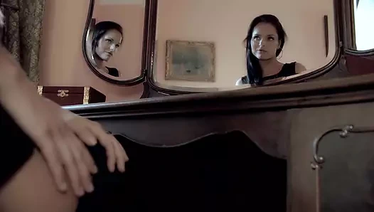 Kari onunla oynarken yavaş ve temkinli olmayı seviyor