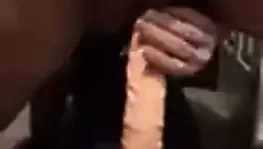 bir yapay penis sürme