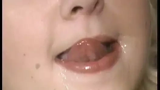 Çoraplı seksi sarışın sert sikiliyor