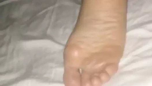 Gf yataktayken tombul ayakları