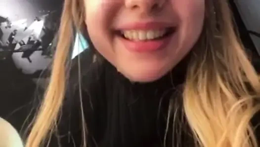 Jucielussie eating pants in public shopping