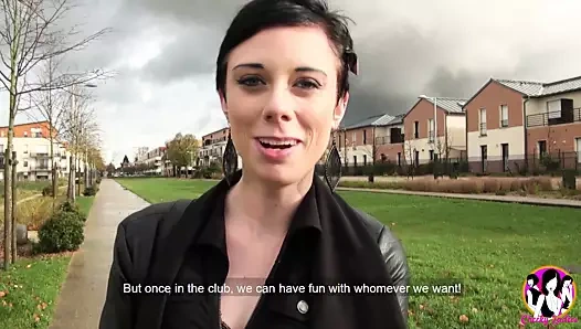 Kısa saçlı esmer onu pislik içinde bir bbc alır