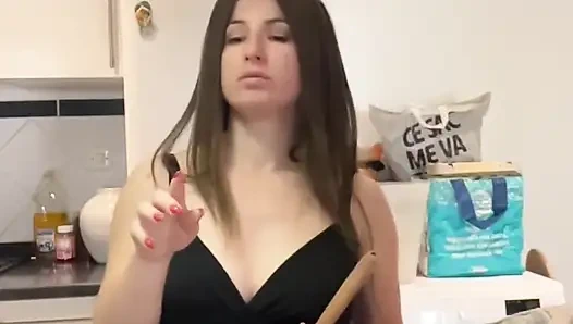 Solo en la cocina - Juego con la cuchara