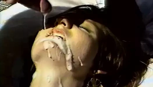 Ateşli sürtük havuzun yanında açık havada sikiliyor