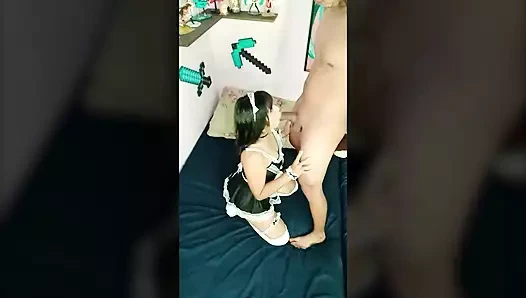 Ev yapımı videoda esmer hizmetçi