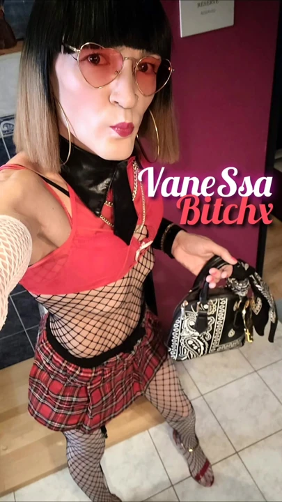 VaneSsaBiTCHx 🎒, Lyseum'un küçük Travestit fahişesi. 2⁰²6 PariSChienneTrvprod⁹¹