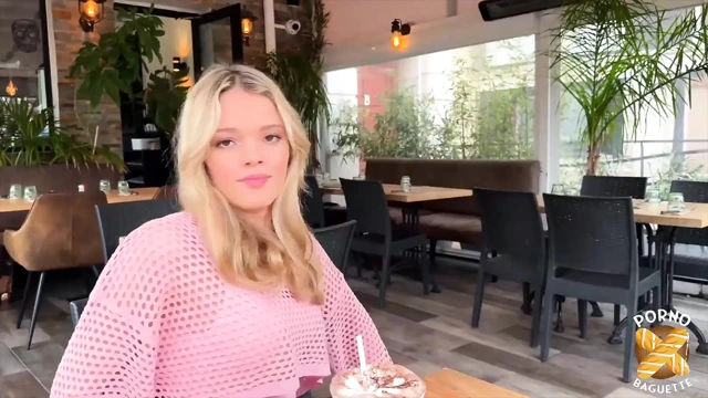 Güzel sarışın Jade götten sikiliyor!