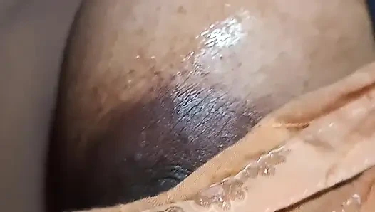 Karımın en büyük göğüslerini emiyor çok eğlenceli