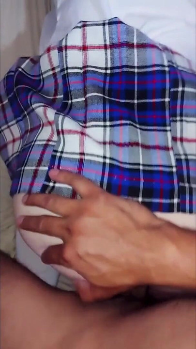 OH AYYY BÜYÜK BIR YARAĞıN VAR! Sevimli kız öğrenci üvey babasını memnun etmeyi seviyor | Klip 1