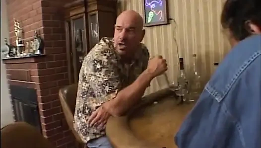 Siyah minyon kız amında büyük beyaz yarağı seviyor