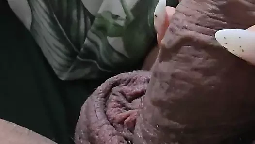 Üvey anne yatakta üvey oğlunun yarağını sıvazlıyor