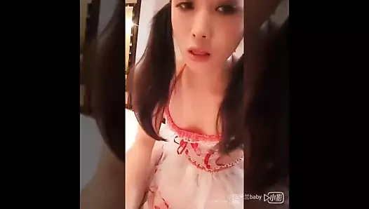 Sevimli genç Asya ladyboy olduğunu bir saksocu ve becerdin sert