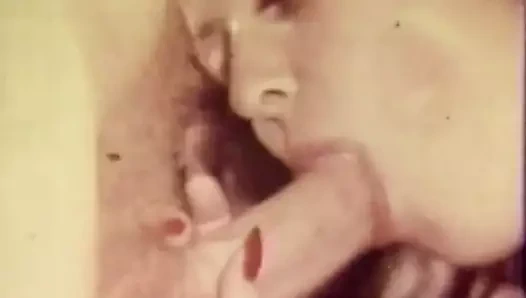 Anal seks partisi için bir busty enayi (1970'lerde vintage)