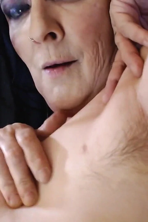 Yakın çekim taze büyüme kıllı koltuk altı