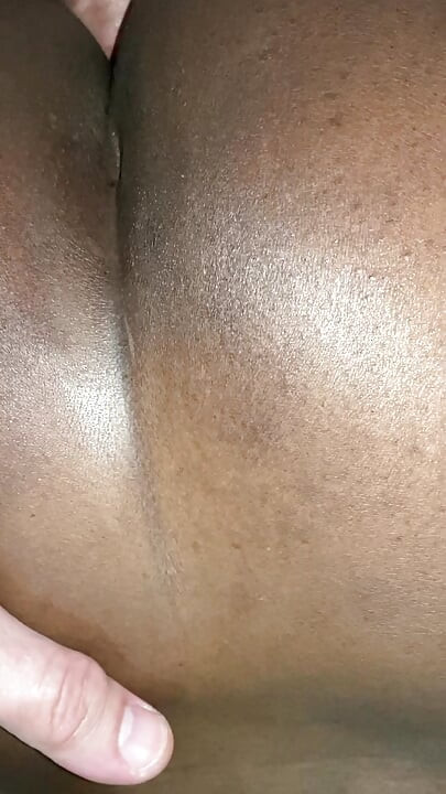 Seksi götüne boşalıyor