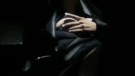 Göğüsler Dışarıda