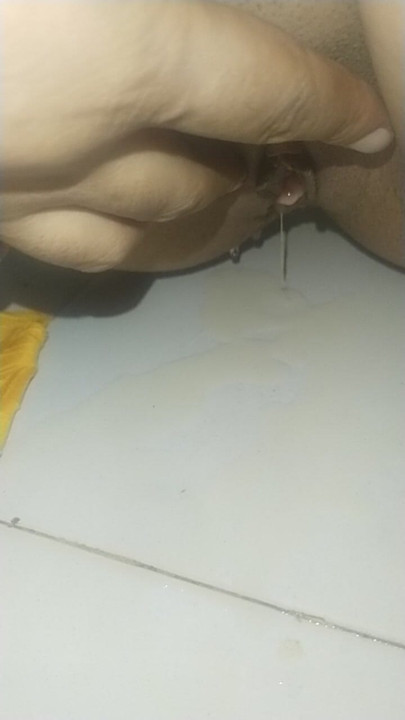 Bugün parmak atarken banyoyu mahvettim, işemem geldi