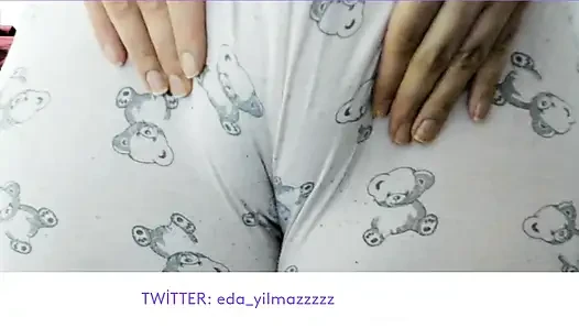 CAMELTOE- SWOLLEN PUSSY- MASTURBATE WITH PAJAMAS
