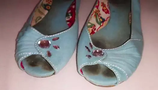 Sık sık yıpranmış balerinlerini becerdim