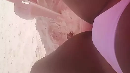 Herkes amını izlerken büyük götlü latin plajda sikişiyor