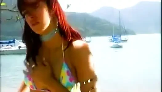 Tropikal ada bu anal üçlü sekste yaramazları ortaya çıkarıyor