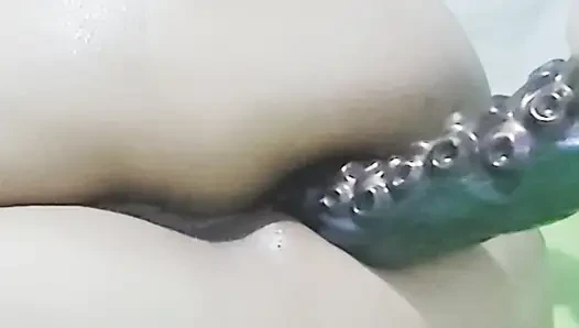 Milf olgun üvey anne, 4 kişisine kocaman bir penis koyacak birini arıyor