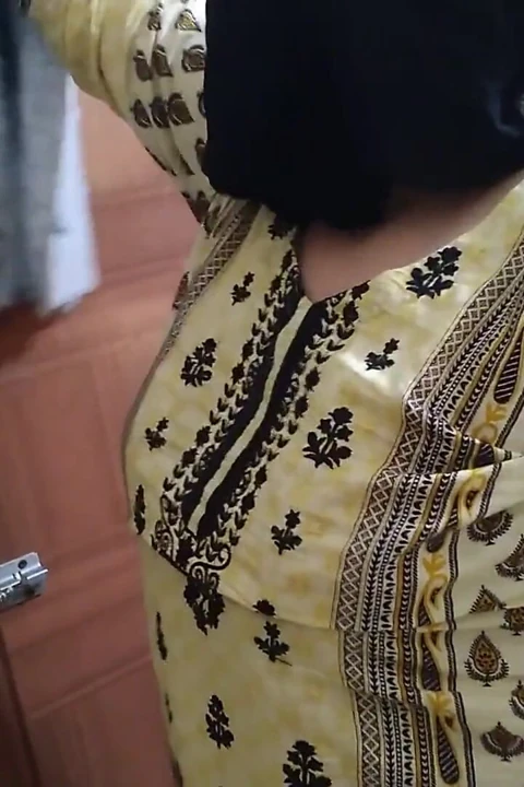 Hintli ateşli teyze evi temizlerken üvey oğlu tarafından sikiliyor - edepsiz seks