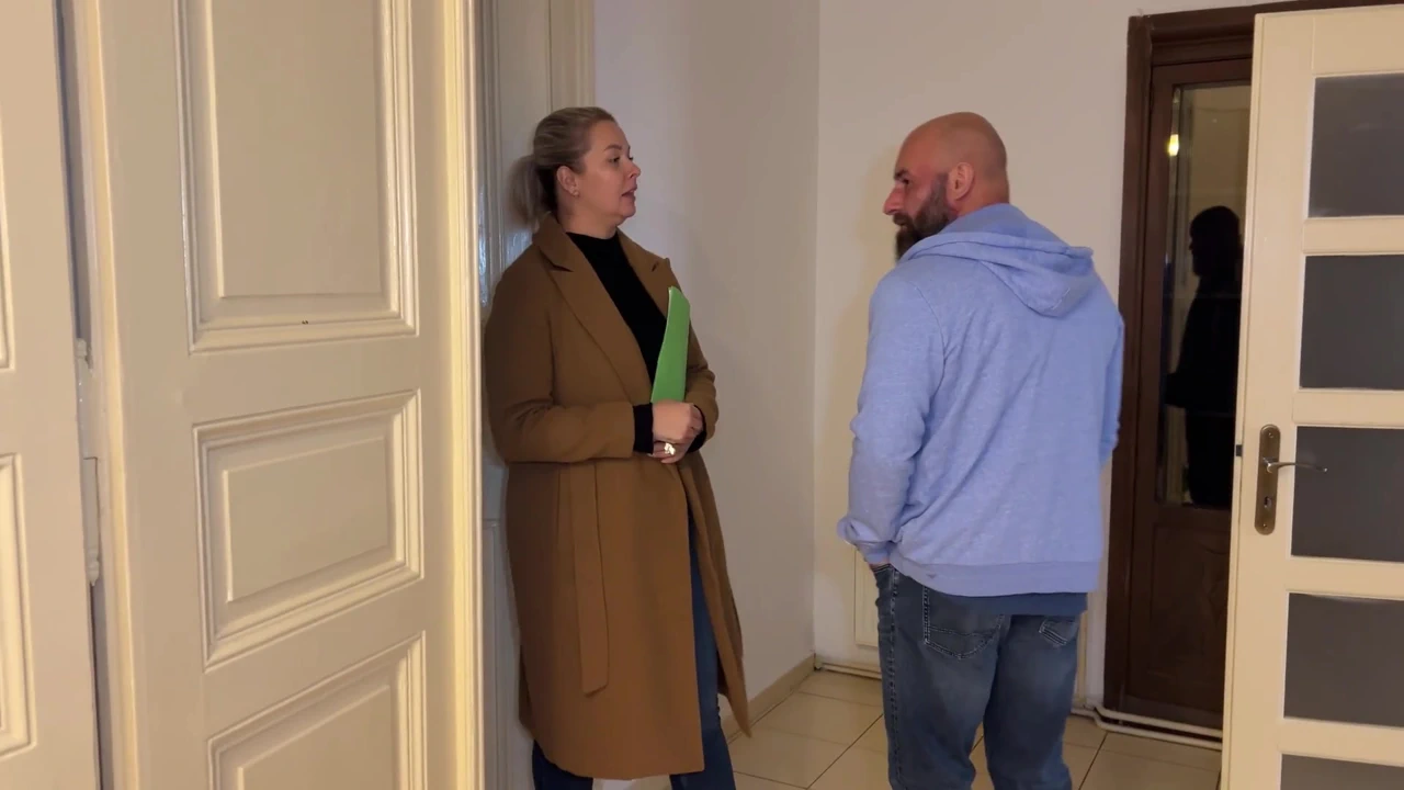 Hot Real Estate Agent Gets Fucked By Big Dick Clients