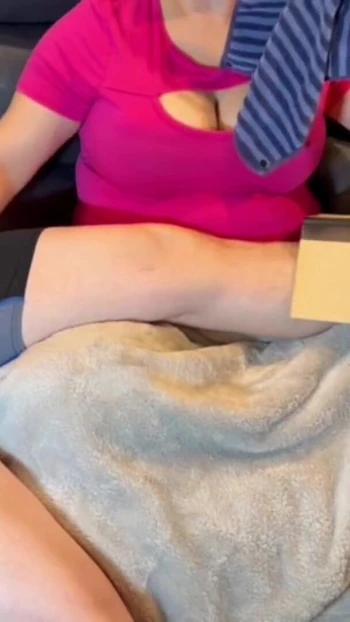 Незабываемый момент из "Читая книгу, и мой отчим попросили о дрочки"