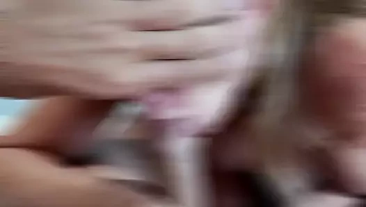 Bakış açısı: sürtük boşalmak için sikini emiyor . - tam video fragma