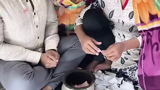 Hintli üvey kız kardeş üvey erkek kardeşiyle sikişiyor