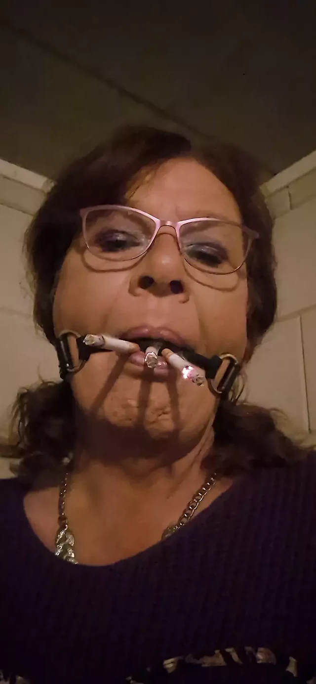 Ballgag sigara içme 3 aynı anda