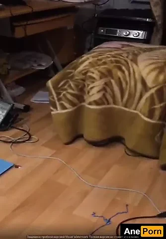 Kardeş yakalandı yanıp sönen ona büyük memeler