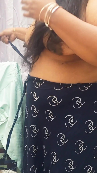 Hintli evli kadın camer'in önünde çıplak, çıplak desi