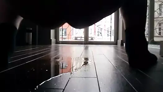 İşeme ihtiyacım vardı ve bunu yerde yaptım