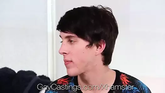 Gaycastings - twink ilk pornoyu denerken becerdin alır