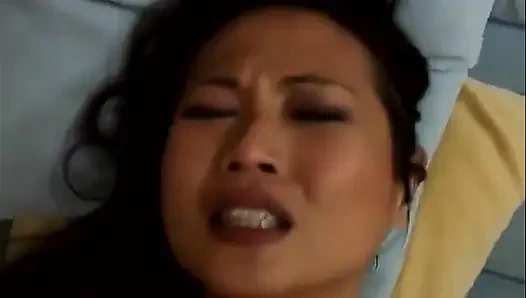 Asyalı büyük yarakla götten sikiliyor