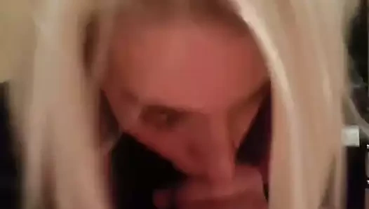 Sevimli sarışın büyük horoz emme