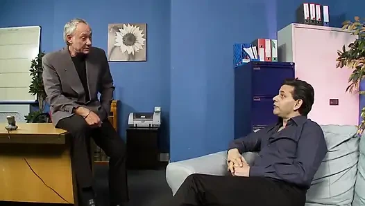 Yaşlı bir adamla grup seks