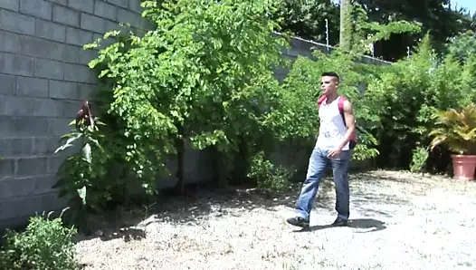 İki latino aşık birbirlerinin ihtiyaçlarını karşılamak için her şeyi yapacaktır.