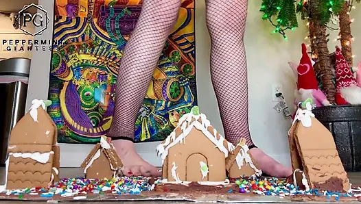 Giantess Noel köyü ağır çekimde zencefilli çörek evlerimi mahvediyor