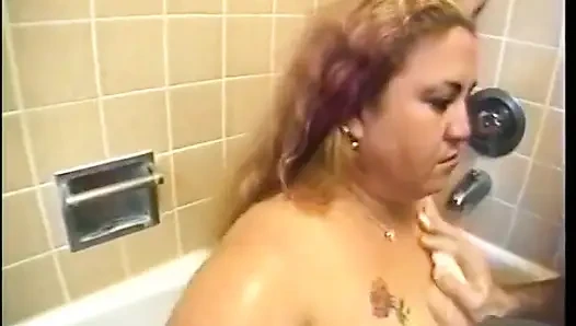 Şişman kaltak Patty Parker bir adamın şişman sikişini sikmesine izin veriyor