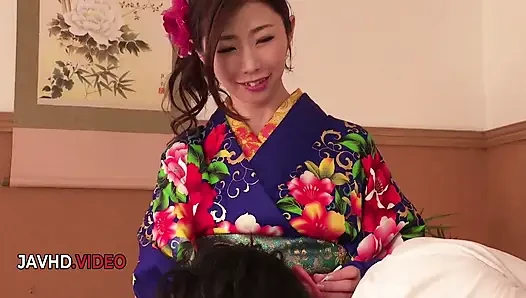 Ayumi shinoda sert seks gösterisi öncesi harika kimono sakso çekiyor