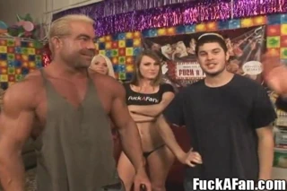 Harmony Rose - şanslı hayranla sikişiyor