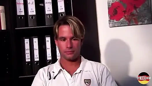 Yaşlı Alman orta yaşlı seksi kadın genç bir komşusünü memnun ediyor