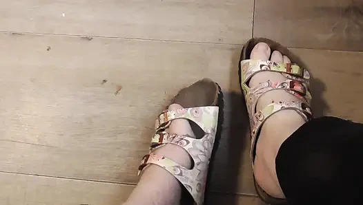 Terlikler Ayaklarıma Uyuyordu