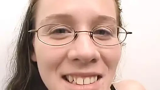 Brandy Lincoln'un sert yarağını gırtlağına kadar alıyor