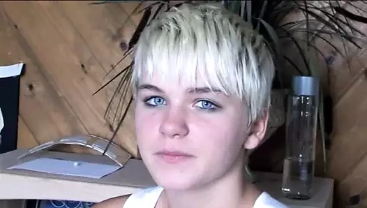 Sarışın tatlı gets boşalmak sonra buharlı sikme itibaren damızlık içinde oda