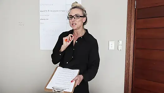 Azdırmadan patronumun masasında gerçek bir orgazma