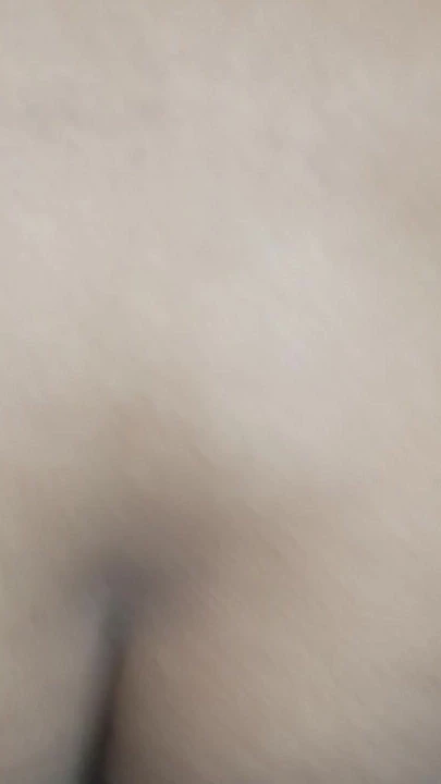 Büyük göğüslerini görünce şaşırdım ve üvey annemi tuvalette siktim. | Klip 2